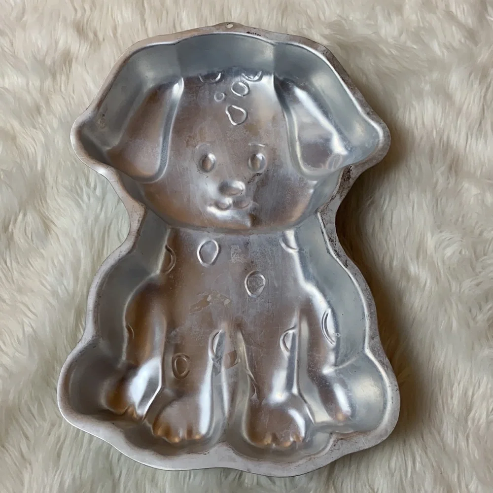 Vintage Wilton spotted puppy dog cake pan